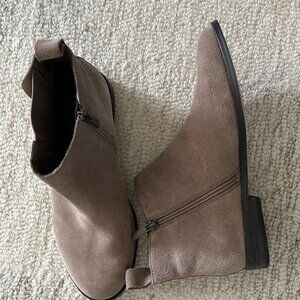Lands End Suede Ankle Boots Side zip 8 EUC